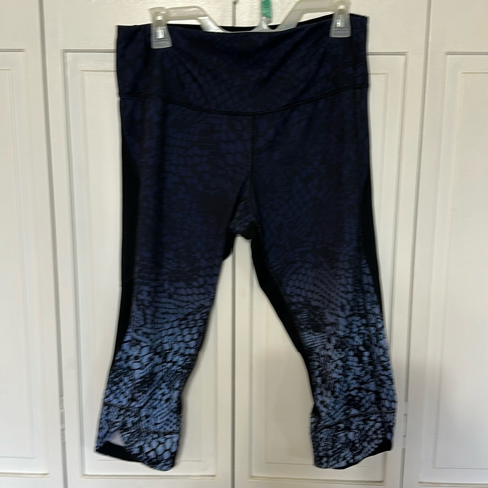 Women’s black and blue crop leggings